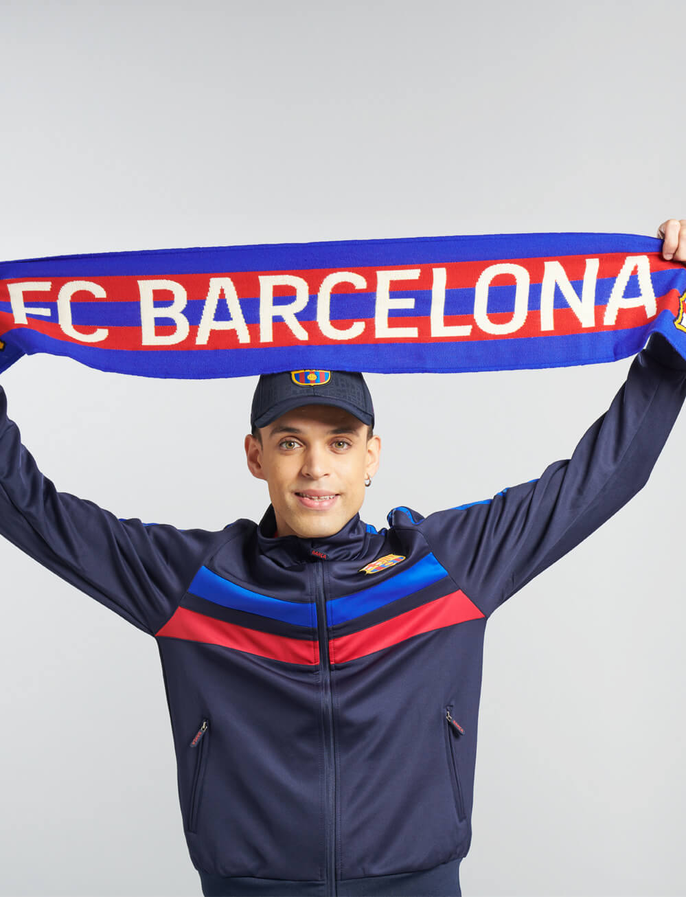 Official FC Barcelona Knitted Scarf - The World Football Store