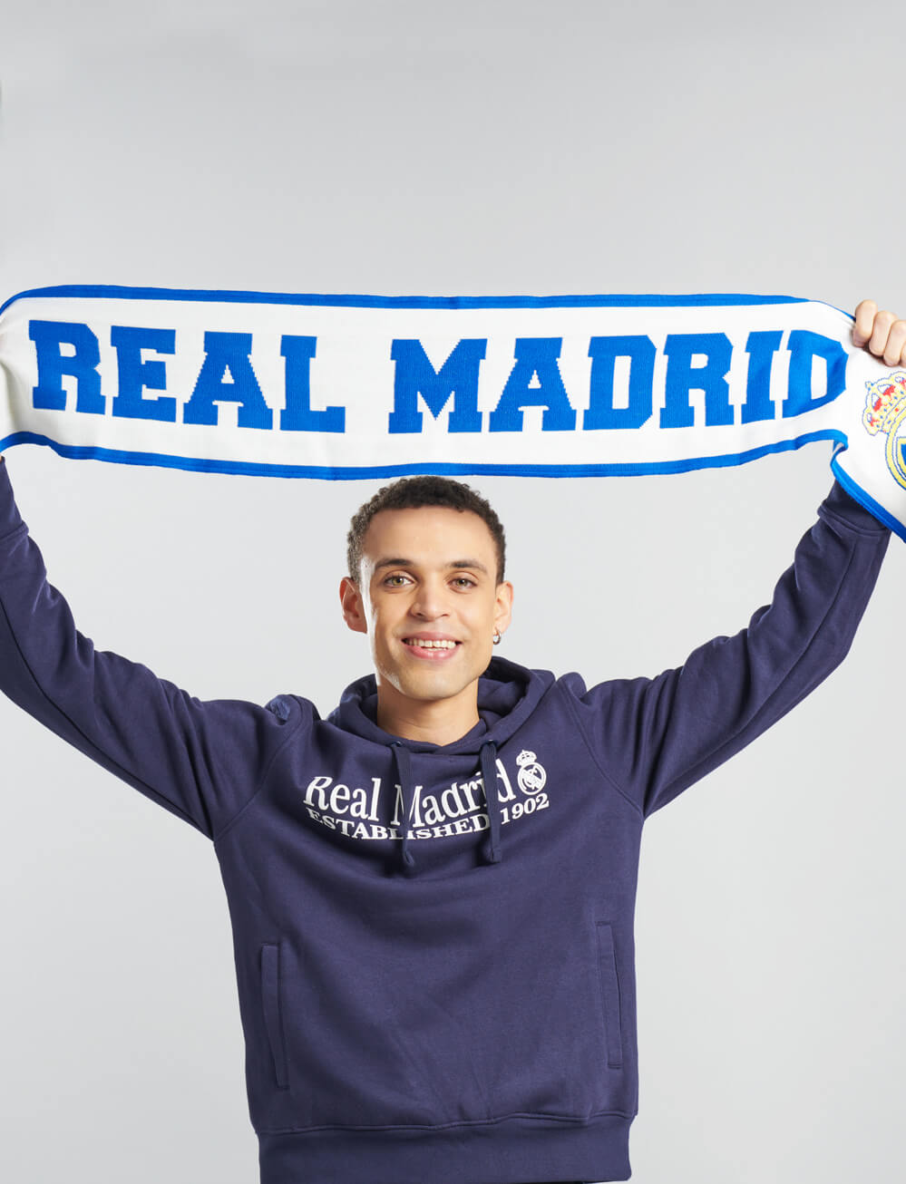 Official Real Madrid Knitted Scarf - The World Football Store