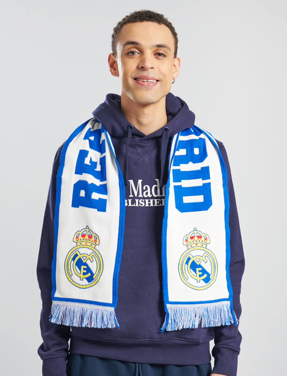 Official Real Madrid Knitted Scarf - The World Football Store